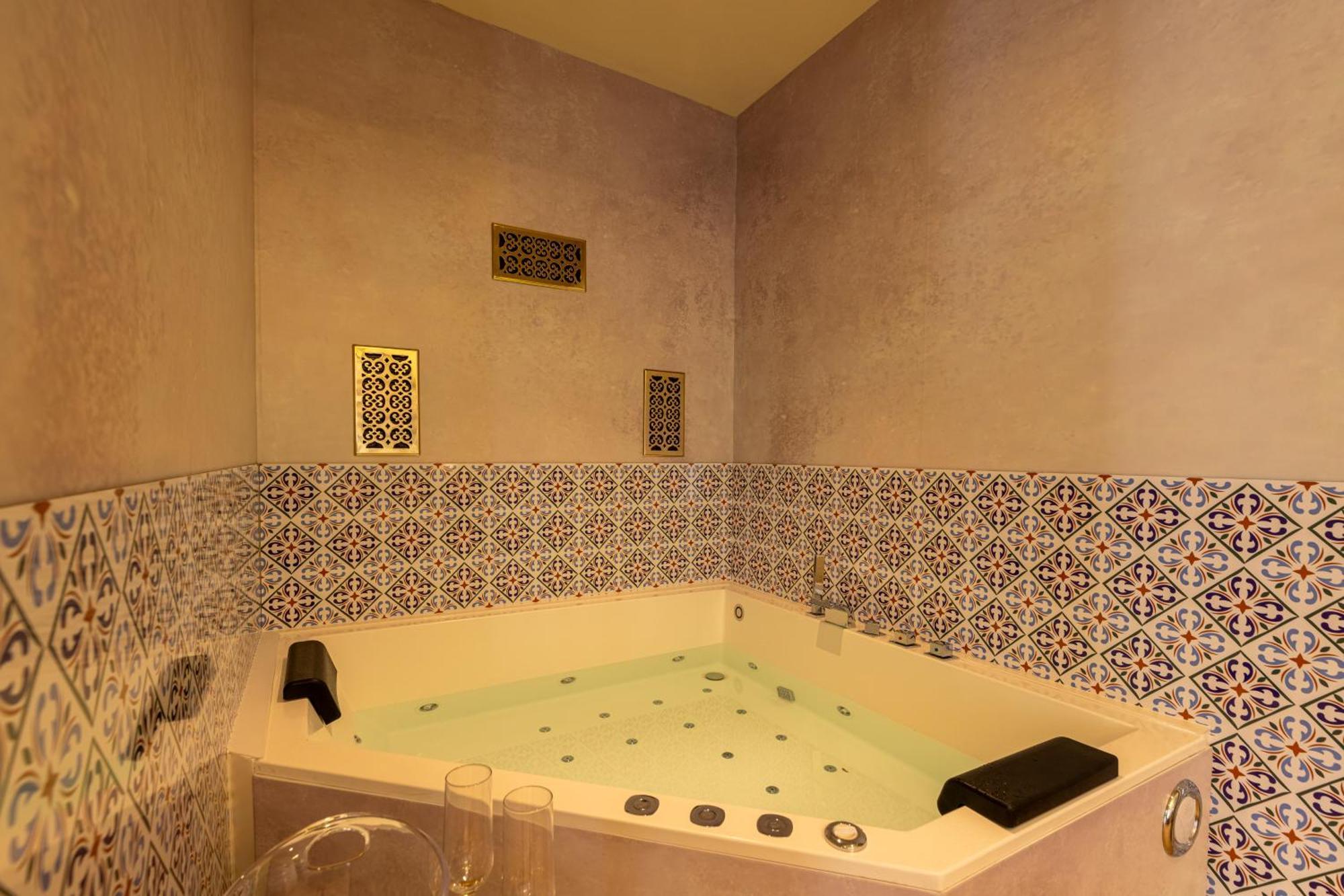 Cl2 En Pareja Jacuzzi Y Aparcamiento * Seville